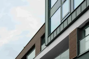 Na co zwrócić uwagę, wybierając żaluzje zewnętrzne, aby dopasować je do architektury budynku