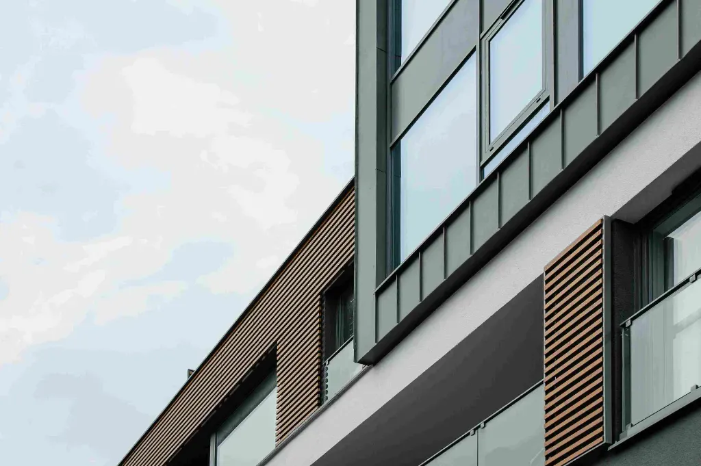 Na co zwrócić uwagę, wybierając żaluzje zewnętrzne, aby dopasować je do architektury budynku